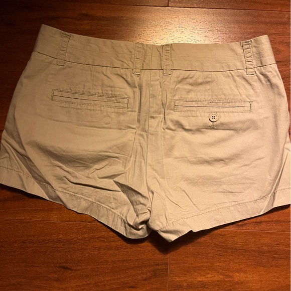 J crew women’s shorts size 6 color beige - Picture 3 of 5